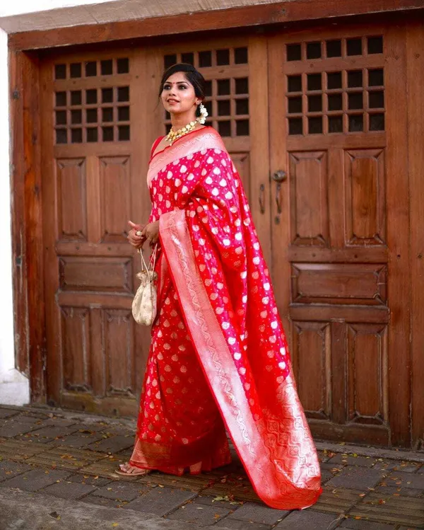 Pink_Woven_Banarasi_Jacquard_Saree_(Pink)